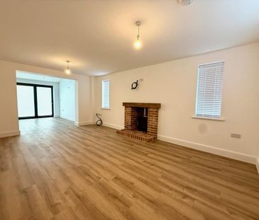 3 bedroom detached house to rent - Photo 2