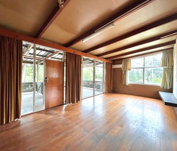 LOVELY THREE BEDROOM HOME - Photo 1