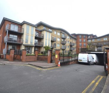 2 bedroom Flat To Let - Photo 3