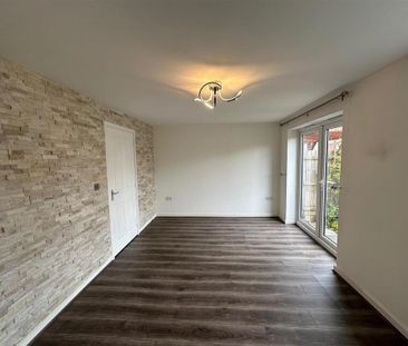 4 bedroom semi-detached house to rent - Photo 3