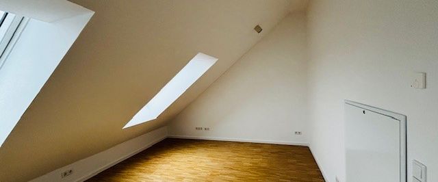 Helle 2-Zimmer-Dachgeschosswohnung in Arheilgen ab sofort frei - Foto 1