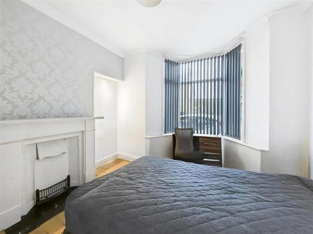 4 bedroom private hall to rent - Photo 4