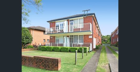 Low maintenance living in a quiet Concord pocket - Photo 5