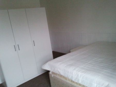 4 Large Double bedrooms £65.00 pppwk - Photo 4