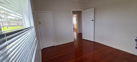 Charming 2BR Home with views in Avondale - Photo 3