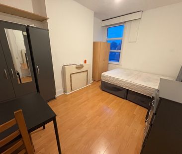 Room in a Shared Flat, Green Lanes, N13 - Photo 3