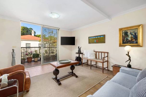 Modern, Sunny & Spacious Apartment in the Heart of Woollahra OVER 55'S COMPLEX - Photo 1