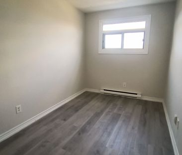 For Lease - 560 Bloor Street Unit# 404, Oshawa, Ontario - Photo 3