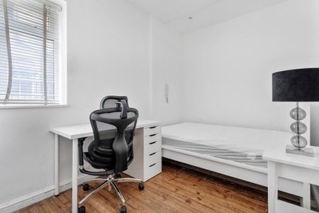 3 bedroom apartment to rent - Photo 2