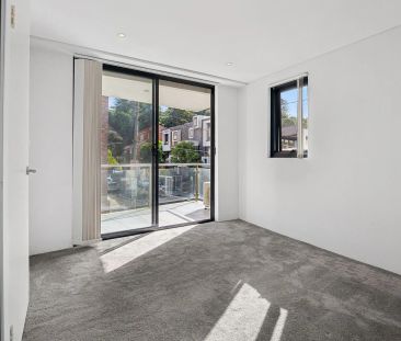 Modern One Bedroom Unit Perfectly Positioned Opposite Manly Wharf - Photo 1