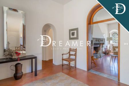 Elegant Villa with Garden in Florence - Photo 4