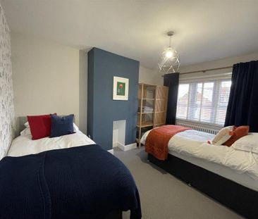 4 bedroom semi-detached house to rent - Photo 4