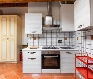 Via Nosadella, Bologna, Emilia-Romagna 40123 - Photo 2