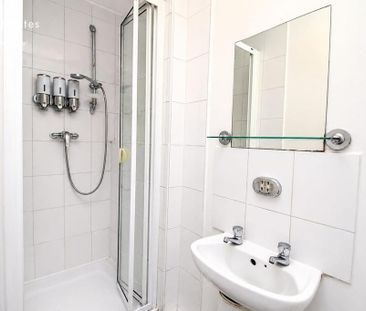 9 bedroom flat share to rent - Photo 5