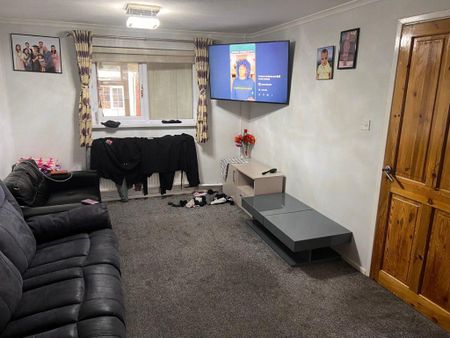 3 bedroom property to rent - Photo 2