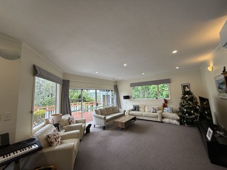 3 Huntleigh Park Way, Ngaio - Photo 3