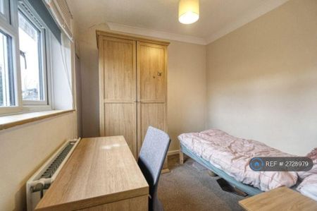 4 bedroom terraced house to rent - Photo 3