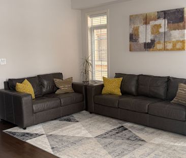 For Lease - 80 Inverness Way, Bradford West Gwillimbury, Ontario - Photo 2