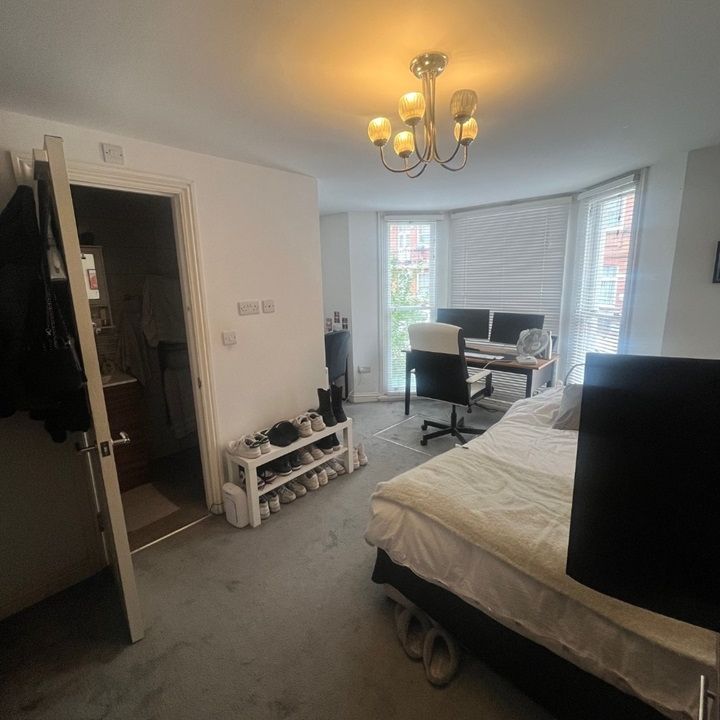 3 Bed Flat, London, NW6 - Photo 1