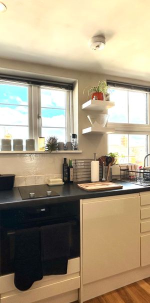 Milman Road, Berkshire Milman Road, Berkshire - Photo 2