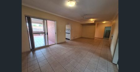 GREAT LOCATION 3 BEDROOMS + SUNROOM - Photo 3