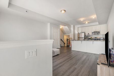 For Lease - 577 Takamose Private, Manor Park - Cardinal Glen and Area, Ontario - Photo 3