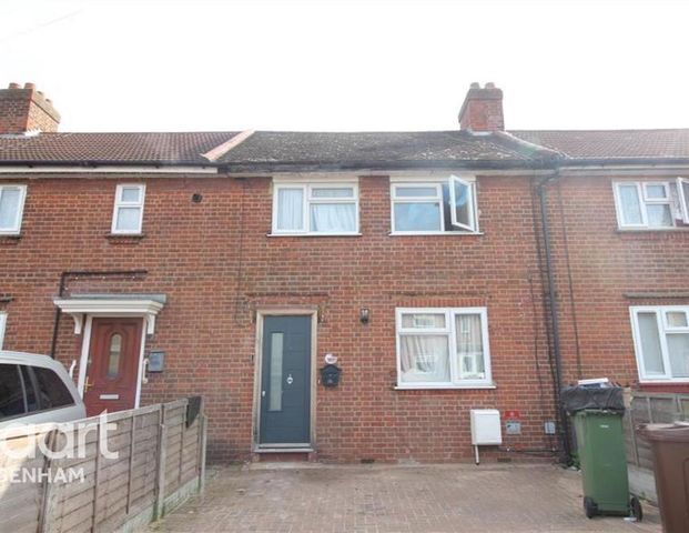 4 bedroom semi-detached house to rent - Photo 1