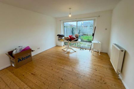 4 bedroom semi-detached house to rent - Photo 3