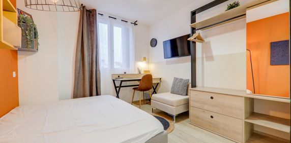SAINT ROMAIN Roommate 4 Bedrooms at Lyon 8e - Photo 2