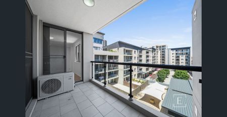 Newly Updated One-Bedroom Apartment with Study & Pool/Gym Access - Photo 3