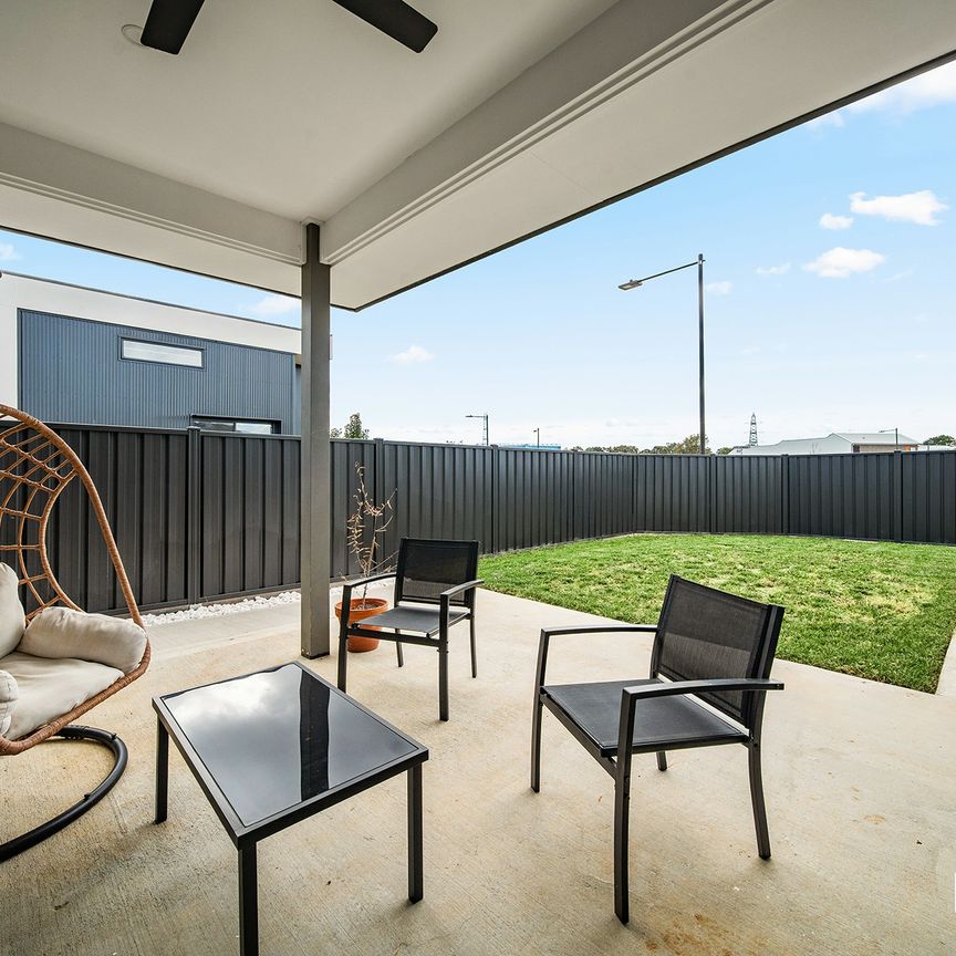 138 Lionel Rose Street, Strathnairn ACT, Belconnen - Photo 1
