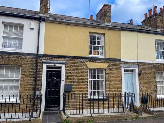 Gravesend, Kent, DA12 - Photo 1