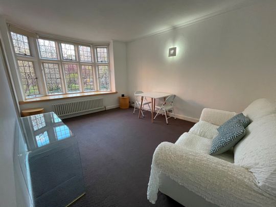 1 Bed Flat, Queen Court, WC1N - Photo 1