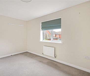 **6 MONTH LETTING**Modern 4 bedroom detached house on the edge of G... - Photo 3