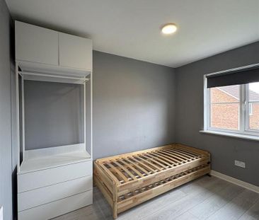 2 bedroom semi-detached house to rent - Photo 5