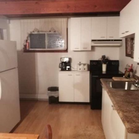 Batcheleur Grand 2 1/2 , Entièrement meublé, tout inclus (Secteur Boisé du Golf) Secteur Privilégié ! - Photo 4