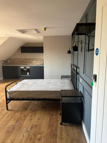 Gloucester Road, Patchway - Photo 2