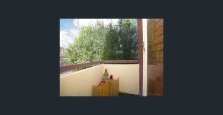 A modern apartment in the prime location! - Water Usage Included - Photo 4