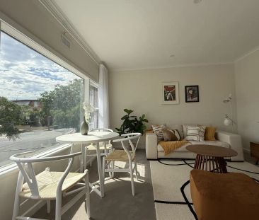“Bright & Modern Studio Apartment with Stunning Views” - Photo 4