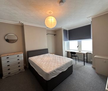 5 bedroom house - Photo 2