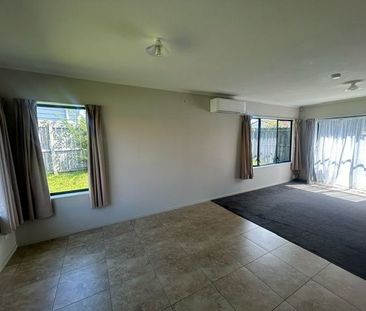 3 Bedrooms in BURSWOOD - Photo 3