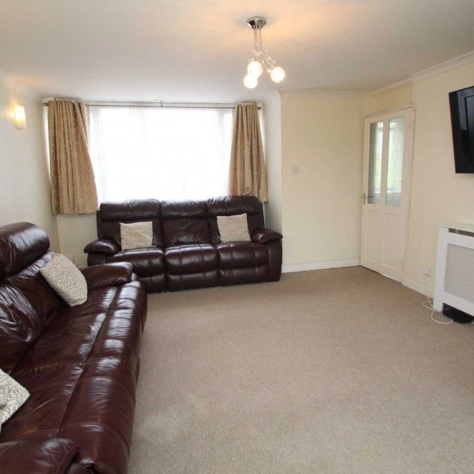 3 bed Terraced for rent - Photo 1