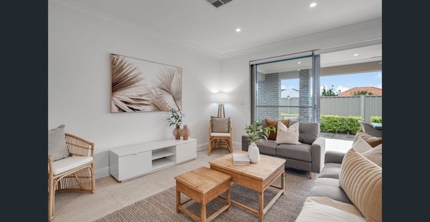 3 BEDROOM TOWNHOUSE - Photo 1