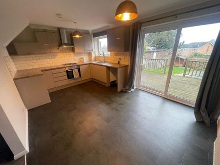 3 bedroom semi-detached house to rent - Photo 2