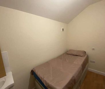 Grange Avenue, Reading, RG6 - Photo 2