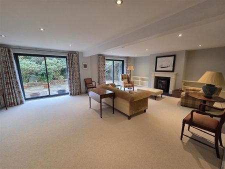 5 bedroom detached house to rent - Photo 4