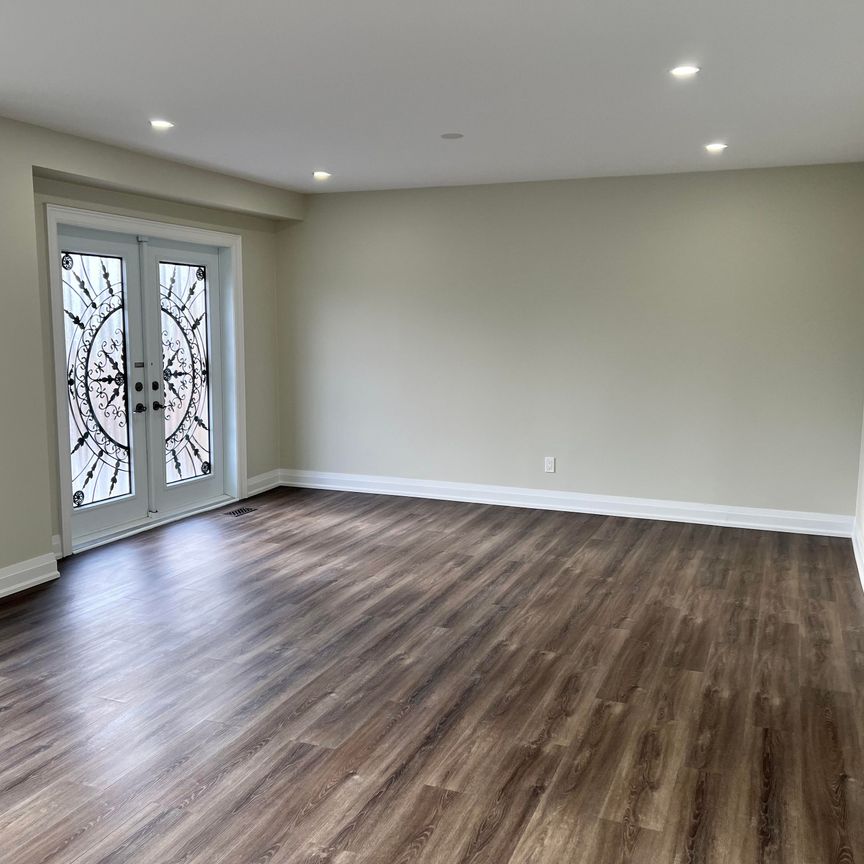 For Lease - 67 Hutcherson Square, Toronto, Ontario - Photo 1