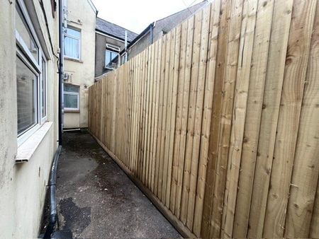 Court Road, Grangetown, CARDIFF - Photo 2