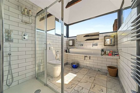 Beautiful four bedroom family house in Victoria Park. - Photo 3