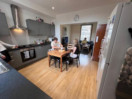 6 bedroom private hall to rent - Photo 2